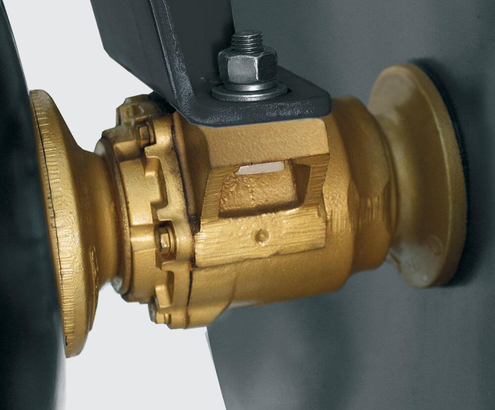 GRADE ARADORA COM CONTROLE REMOTO E PNEUS - Imagem 3