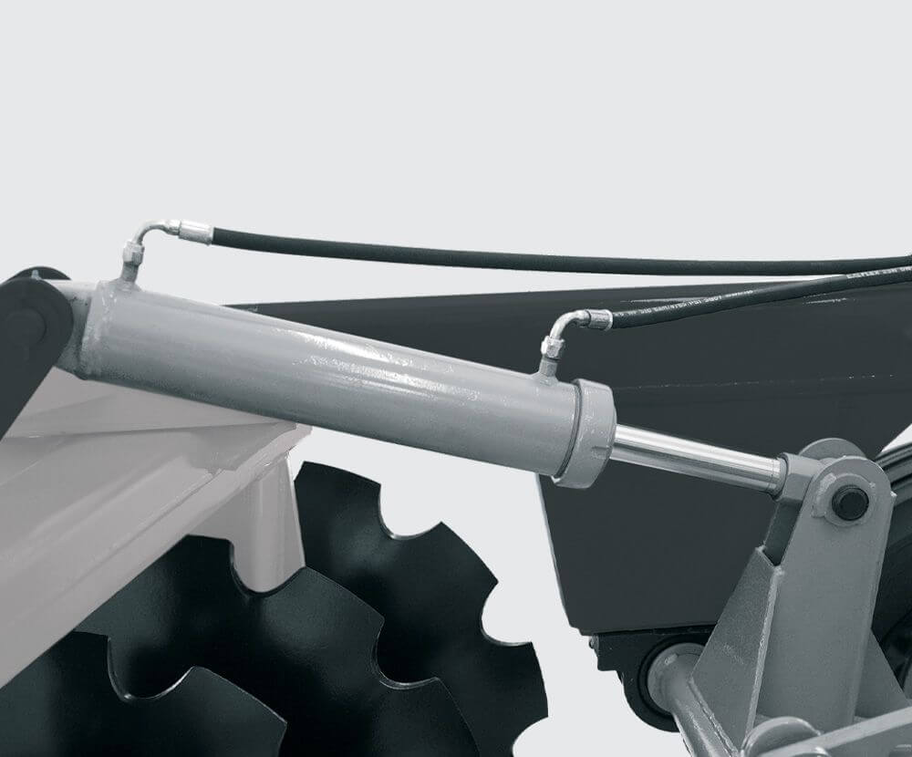 GRADE ARADORA COM CONTROLE REMOTO E PNEUS - Imagem 6