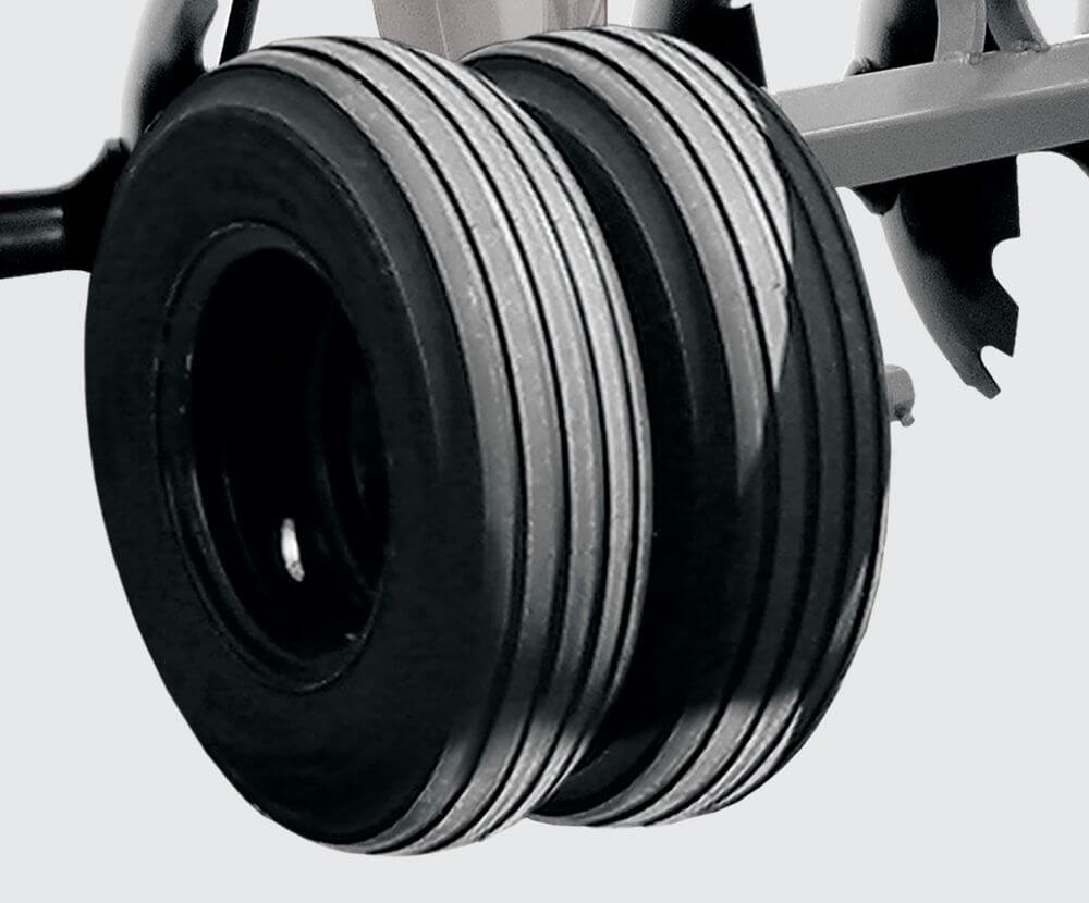 GRADE ARADORA COM CONTROLE REMOTO E PNEUS - Imagem 4